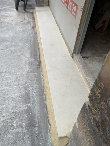 Remplacement de pierres de seuil – commerce bordelais, Gironde Remplacement de pierres de seuil – commerce bordelais, Gironde