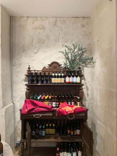 Badigeon à la chaux sur mur en moellons – commerce métropole bordelaise Badigeon à la chaux sur mur en moellons – commerce métropole bordelaise