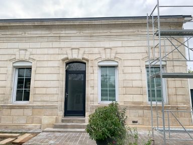 Nettoyage d'une façade d'échoppe en pierre Nettoyage d'une façade d'échoppe en pierre au Haillan